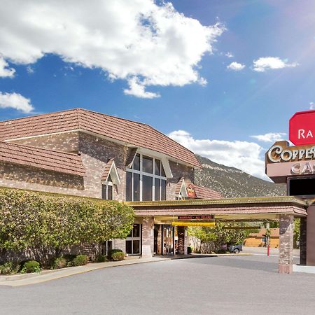 Hotel Ramada By Wyndham Ely Exterior foto