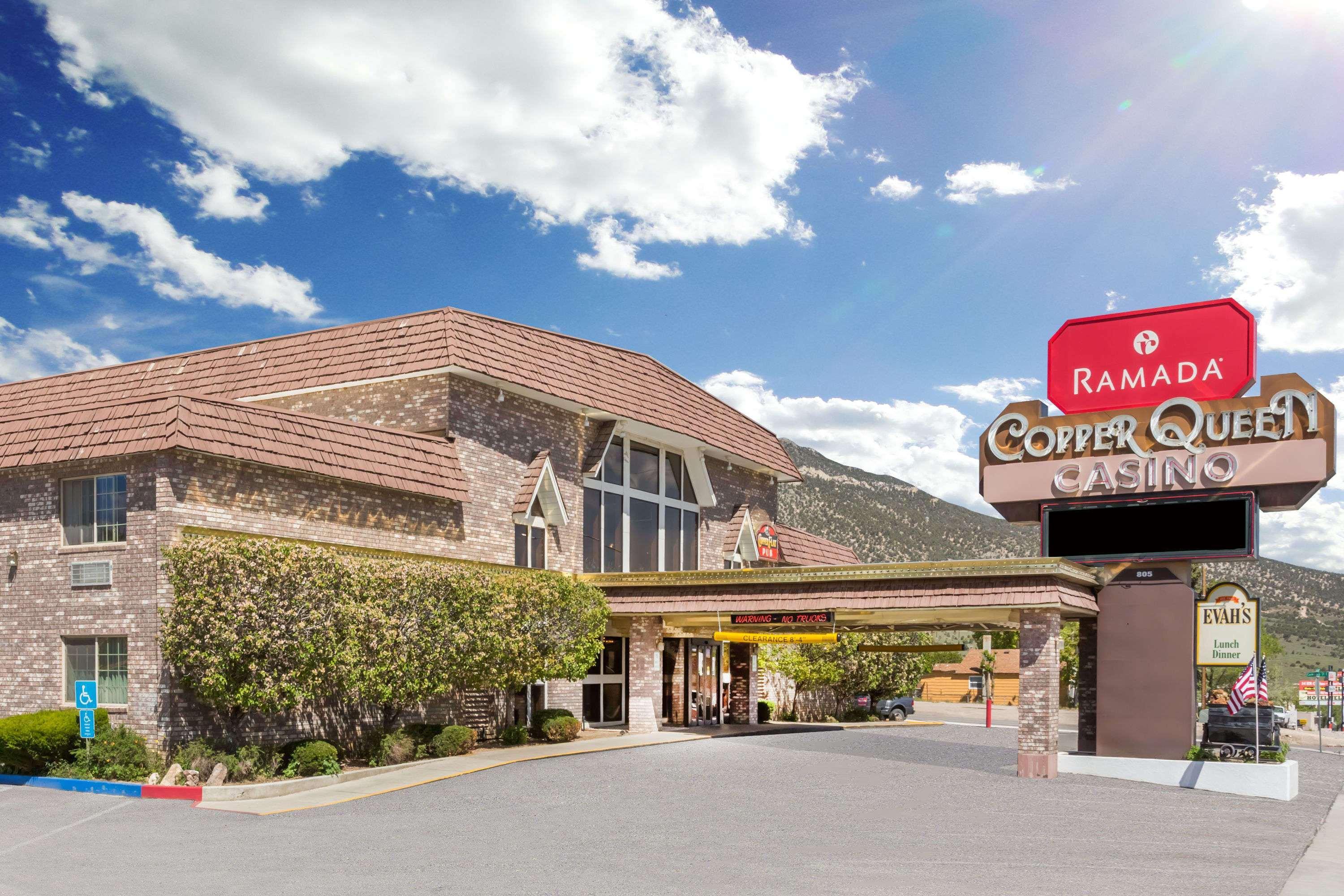 Hotel Ramada By Wyndham Ely Exterior foto